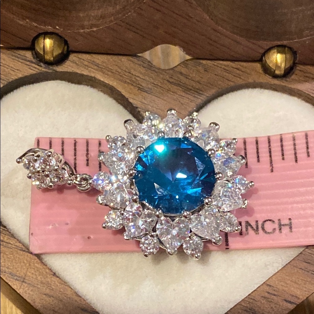 Y2K Blue Halo Crystal Pendant Princess Diana Style Statement Necklace Sunburst - Picture 4 of 8